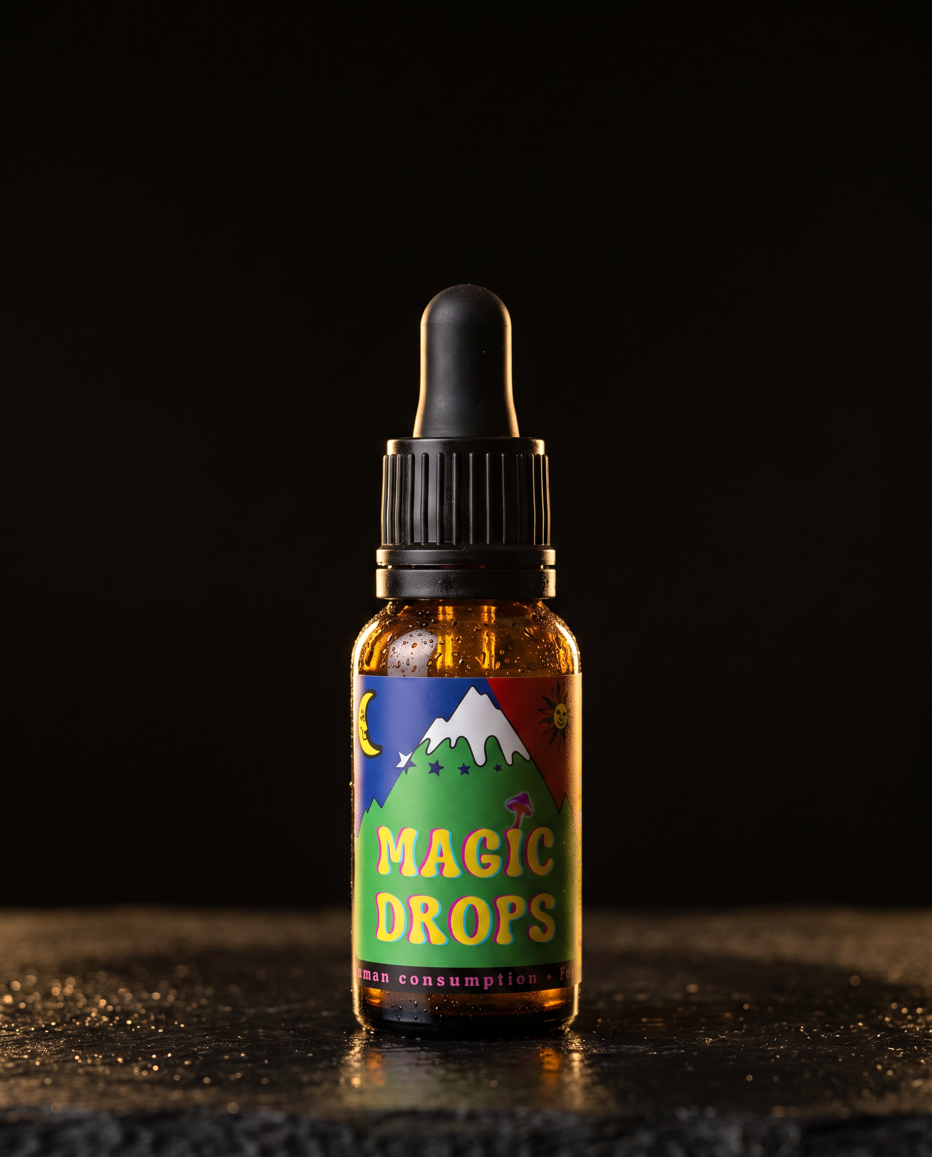 Detailopname van een flesje met Magic Drops 4-PRO-MET vloeibare druppels